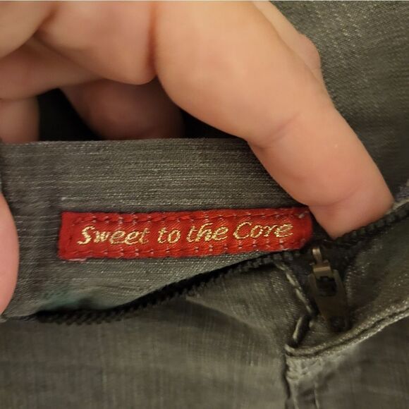 Apple Bottom Jeans with unique back pockets grey wash factory distressed - Picture 8 of 15